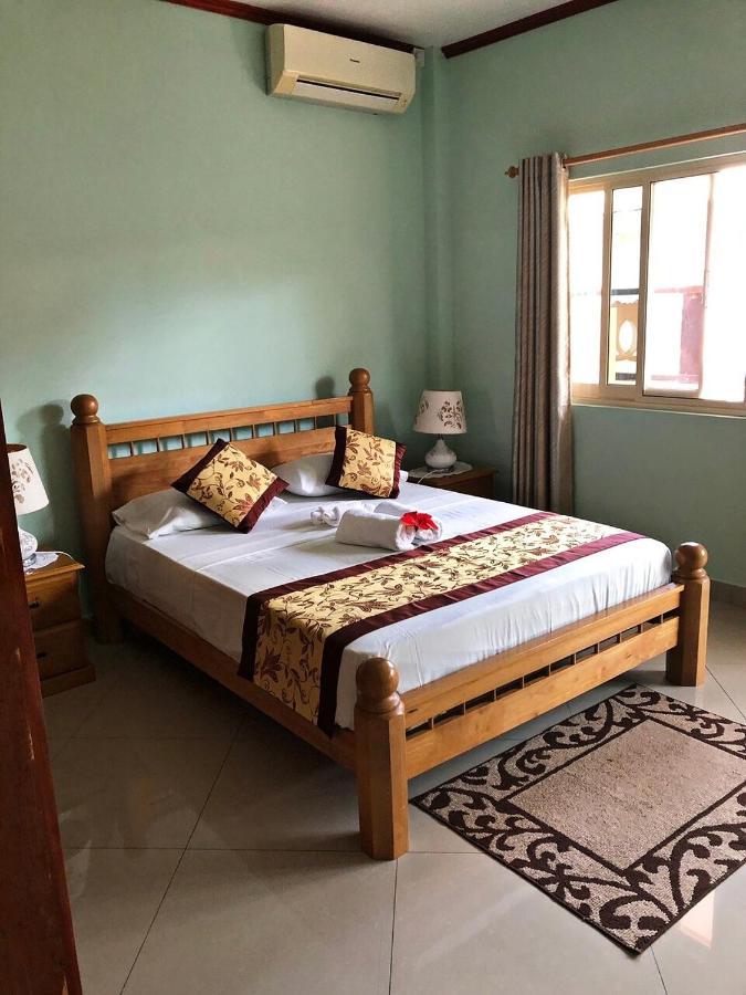 Le Cadillac Bungalow Puducherry Buitenkant foto
