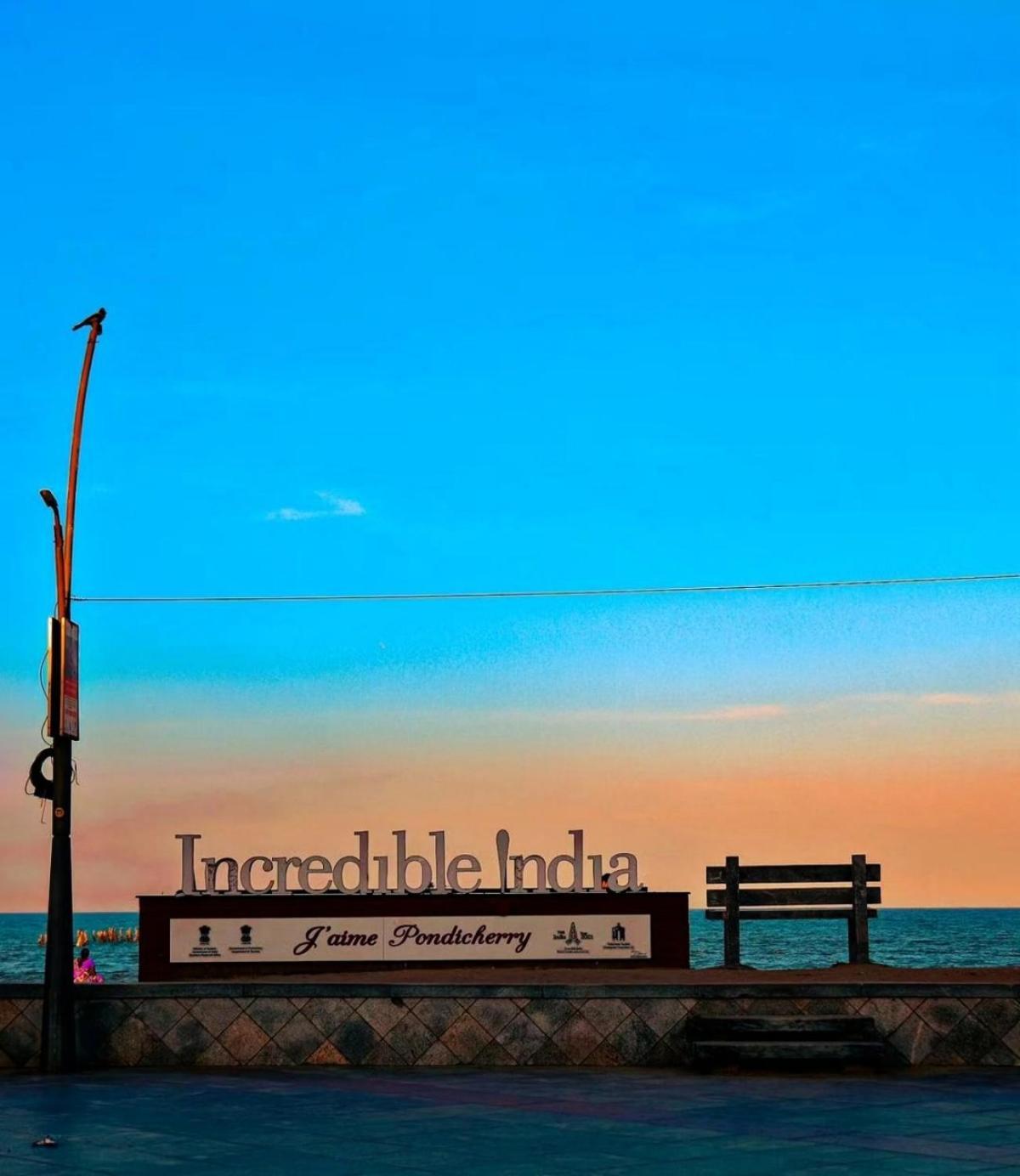 Le Cadillac Bungalow Puducherry Buitenkant foto