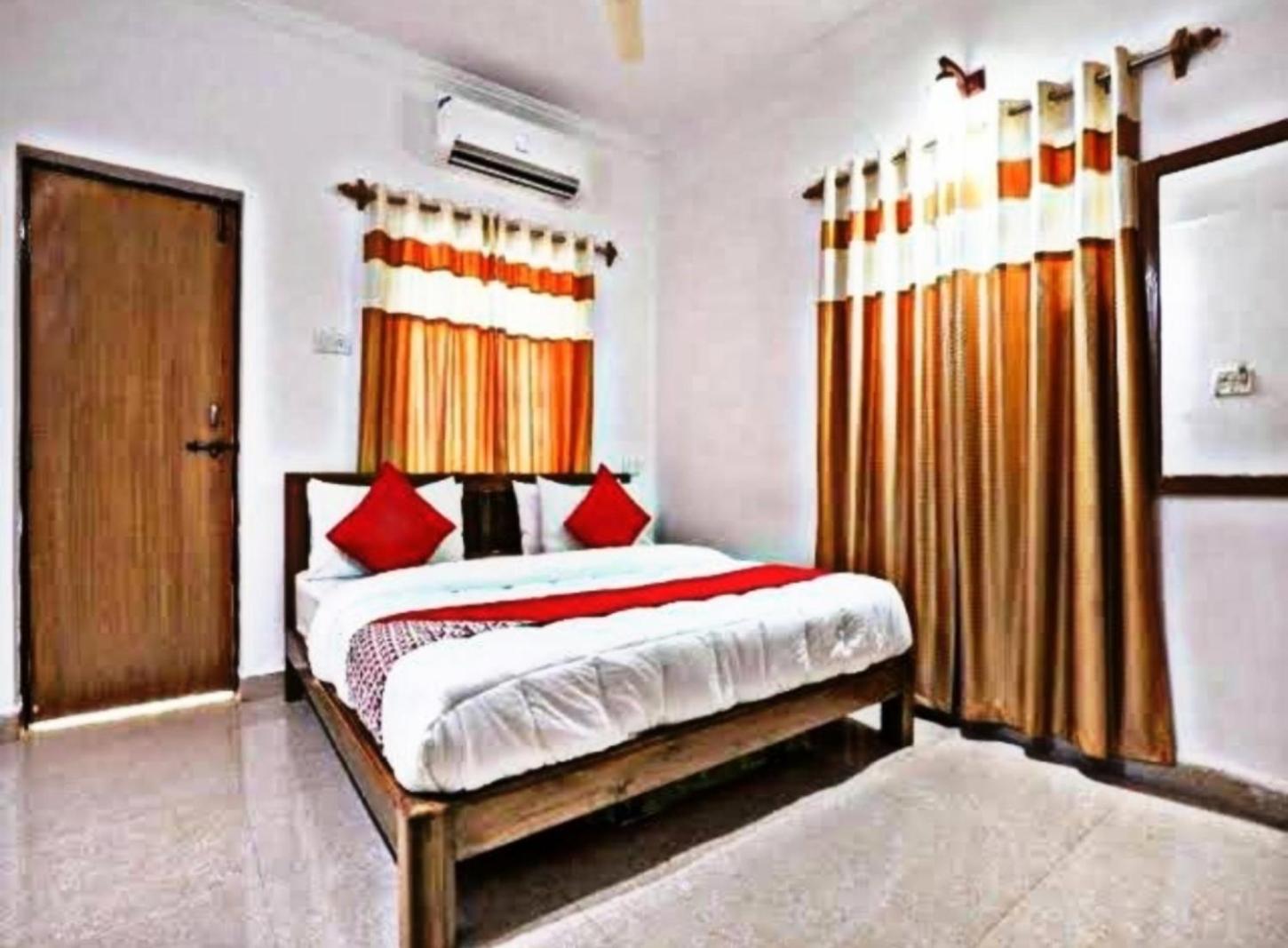 Le Cadillac Bungalow Puducherry Buitenkant foto