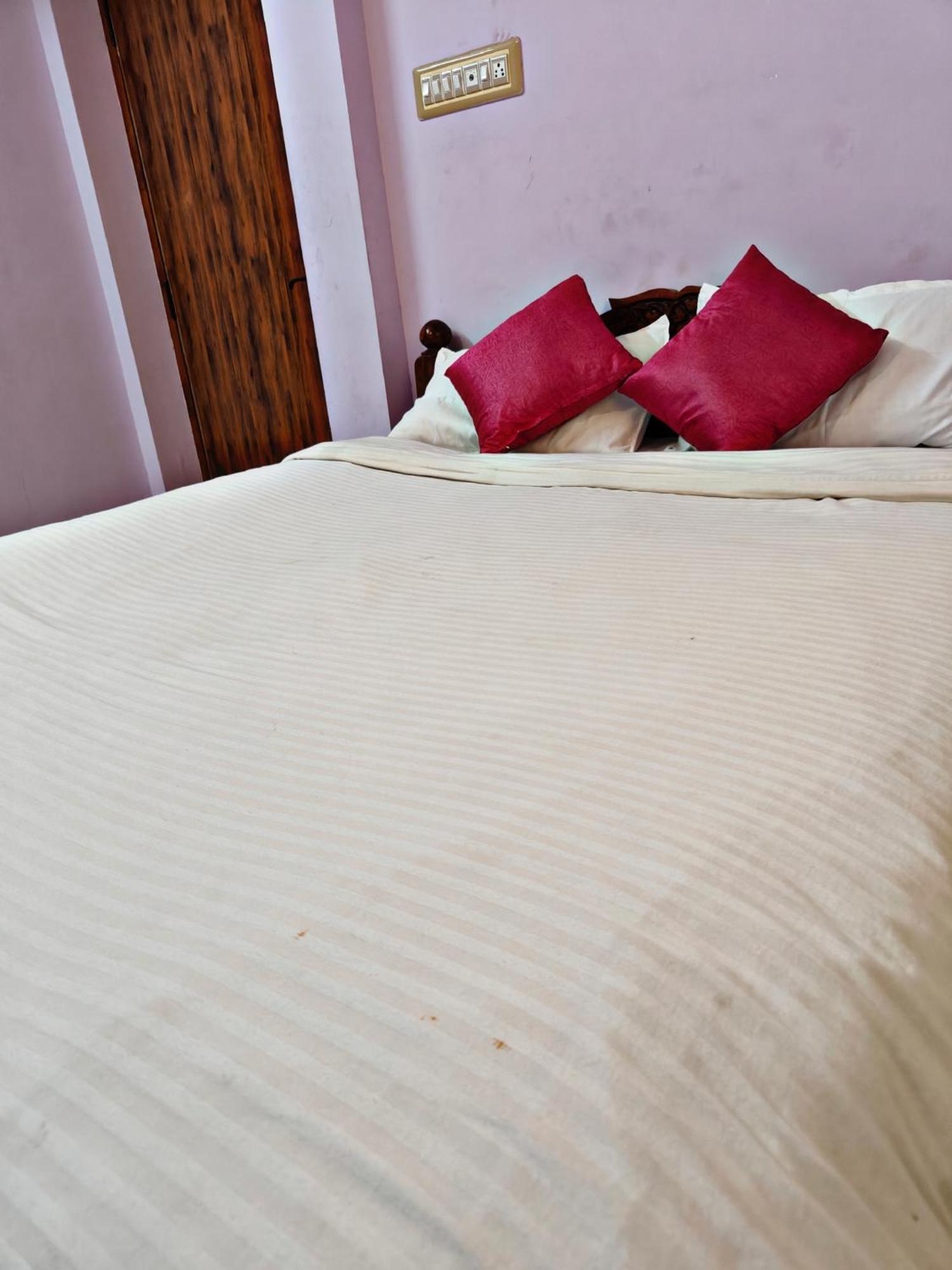 Le Cadillac Bungalow Puducherry Buitenkant foto